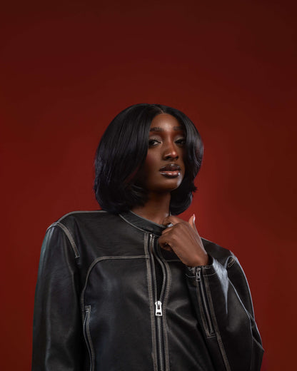 Sleek Bob Wig with Honey Blonde Highlights – Effortless Timeless Glam💯