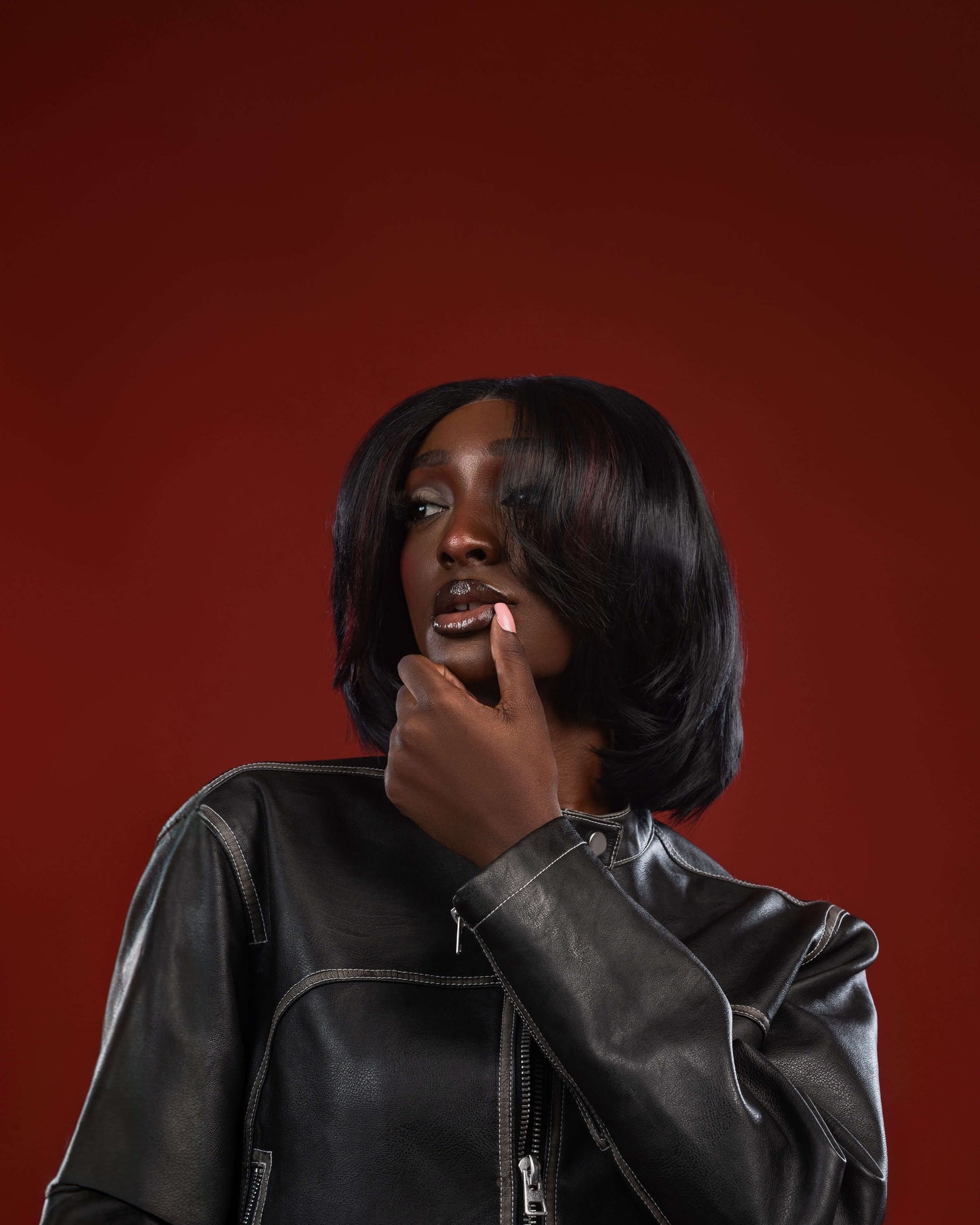 Sleek Bob Wig with Honey Blonde Highlights – Effortless Timeless Glam💯