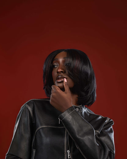 Sleek Bob Wig with Honey Blonde Highlights – Effortless Timeless Glam💯