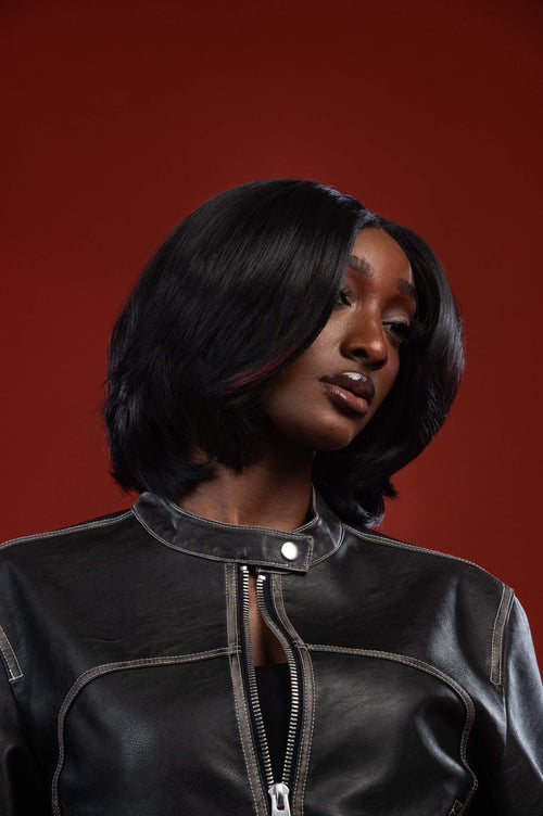 Sleek Bob Wig with Honey Blonde Highlights – Effortless Timeless Glam💯