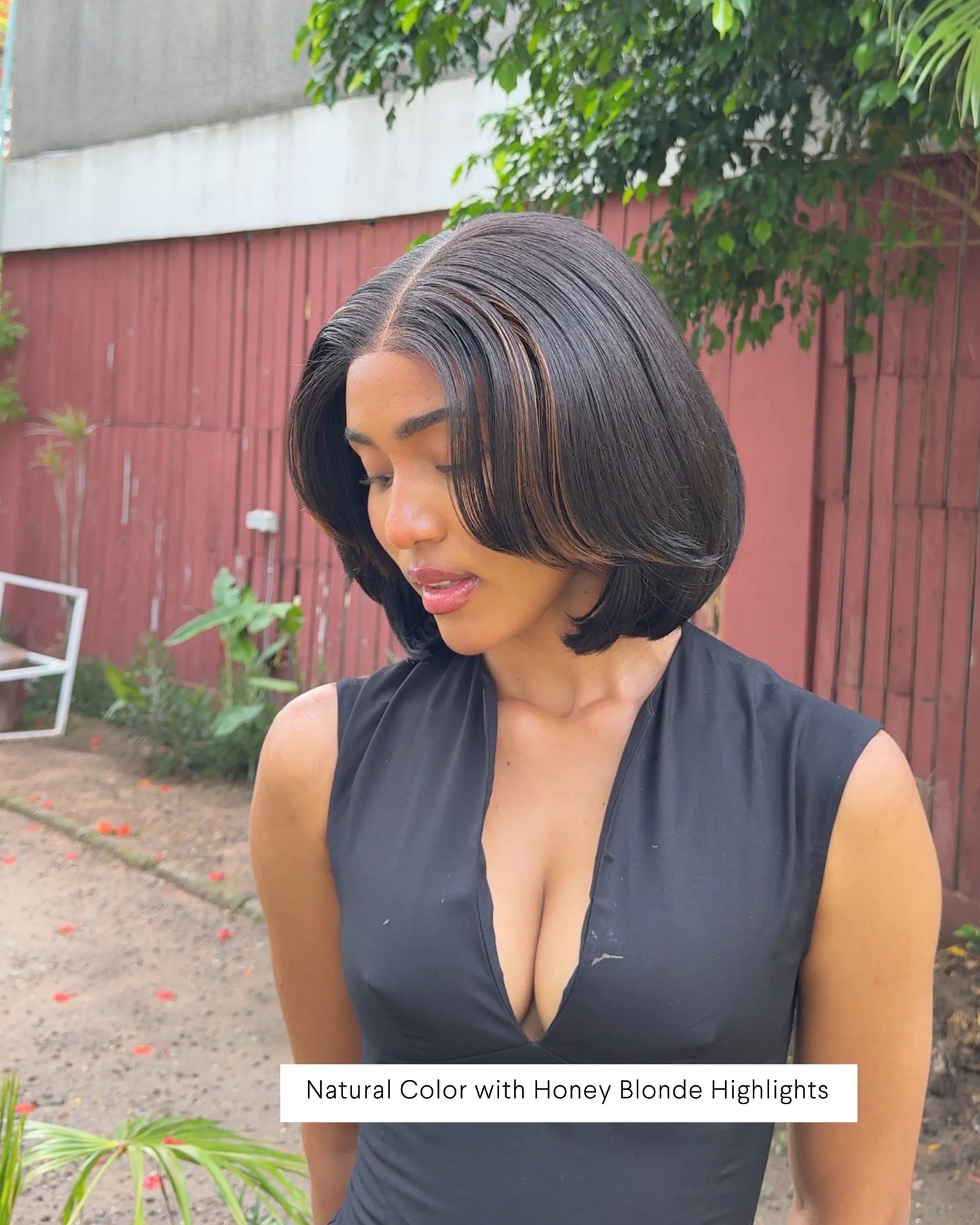 Sleek Bob Wig with Honey Blonde Highlights – Effortless Timeless Glam💯